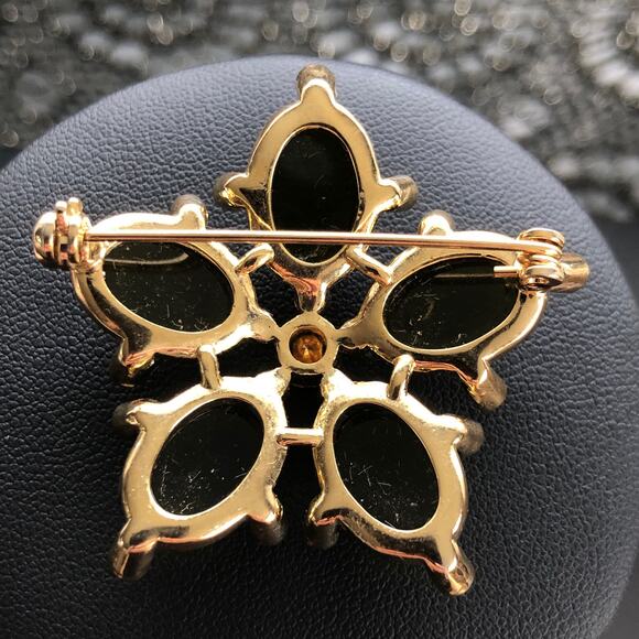 Vintage Brooch Gold Tone Green Stone Flower - Picture 5 of 5
